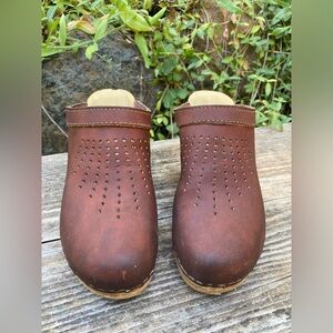 So cute! Sven clogs. Unique!